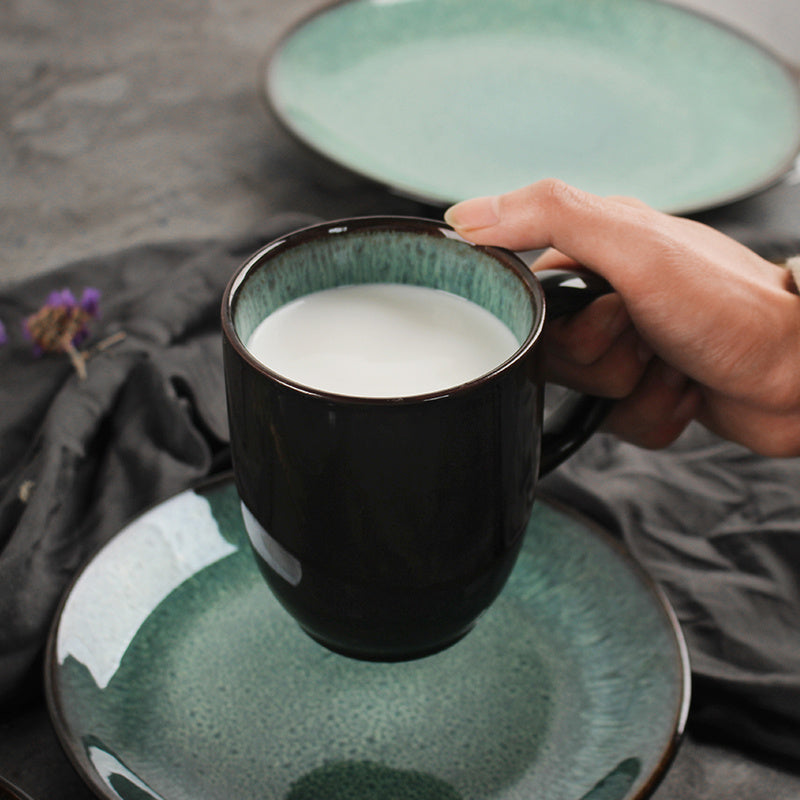 Classic Bowls and Plates Set
